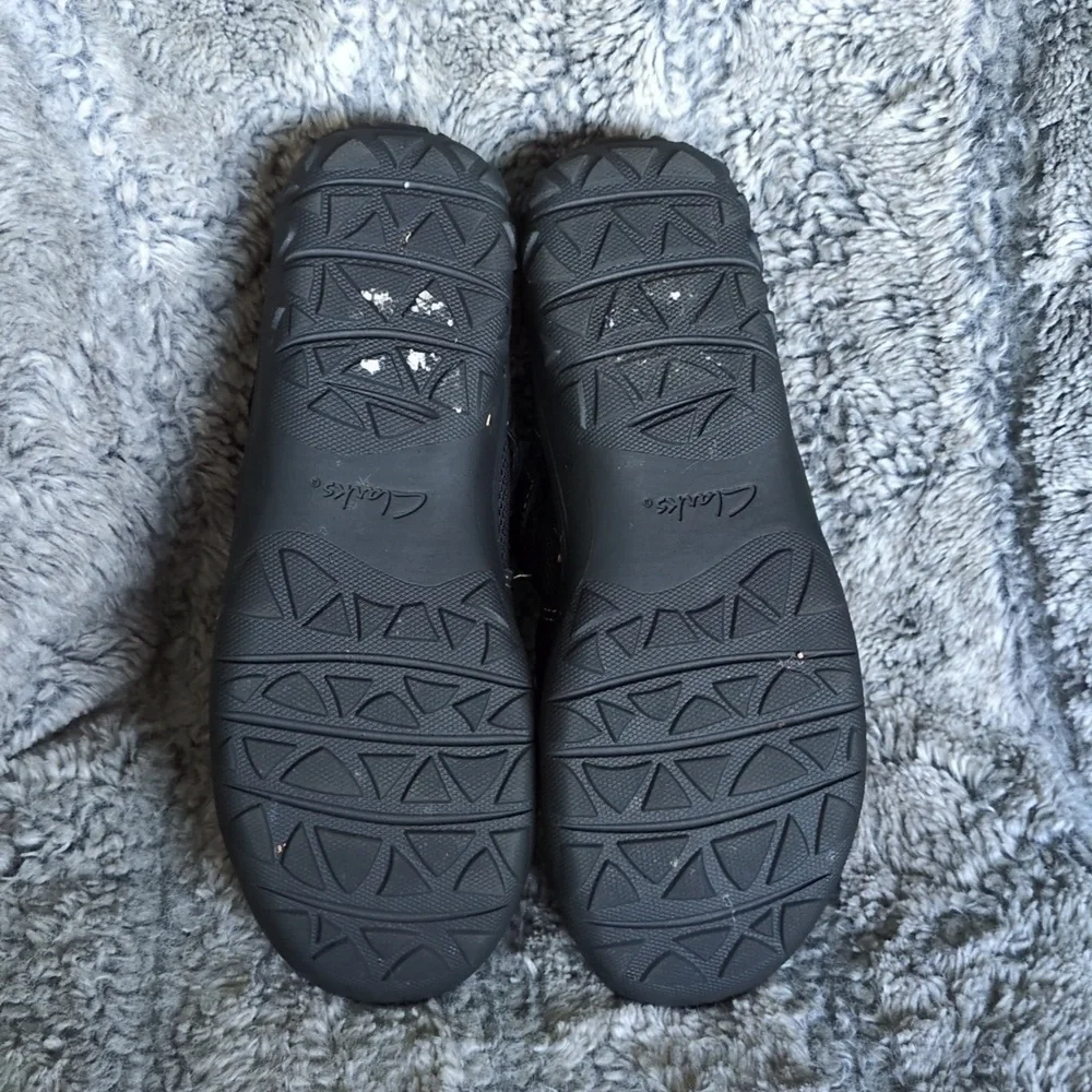 Clarks Black Flats with Rounded Toe and Comfortable Slip-On Design​ - Picture 7 of 7